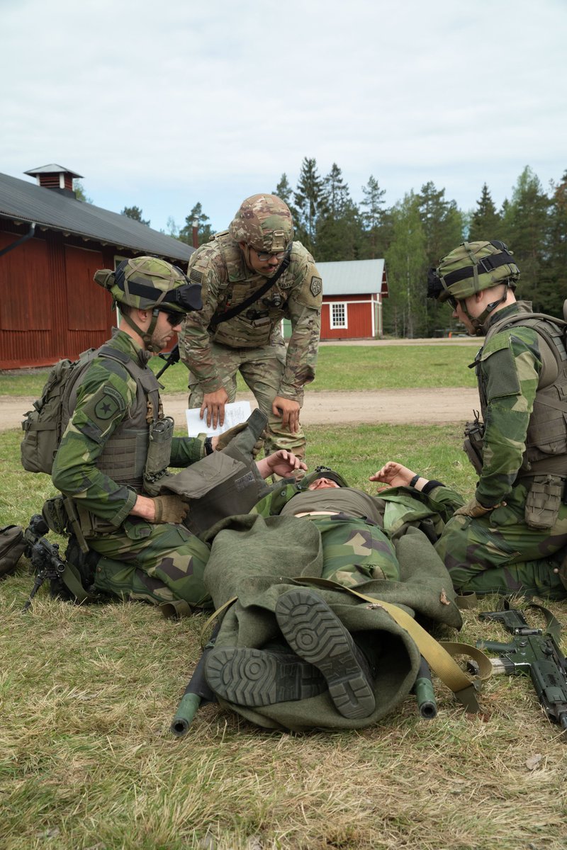 USNationalGuard's tweet photo. .@GeorgiaGuard Soldiers and Swedish medics run medical trauma lanes training together during exercise #DEFENDER24, which highlights the importance of interoperability and shared defense capabilities.
🔗https://t.co/1BeYjpk5Cu
📸https://t.co/ZZpMndY2FI
#WeAreNATO https://t.co/mjiTzCBpP5
