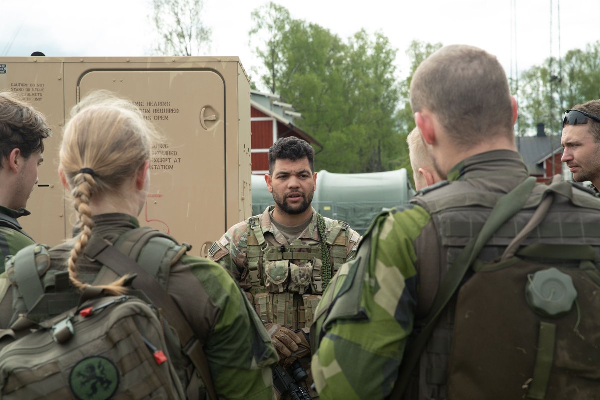 USNationalGuard's tweet photo. .@GeorgiaGuard Soldiers and Swedish medics run medical trauma lanes training together during exercise #DEFENDER24, which highlights the importance of interoperability and shared defense capabilities.
🔗https://t.co/1BeYjpk5Cu
📸https://t.co/ZZpMndY2FI
#WeAreNATO https://t.co/mjiTzCBpP5