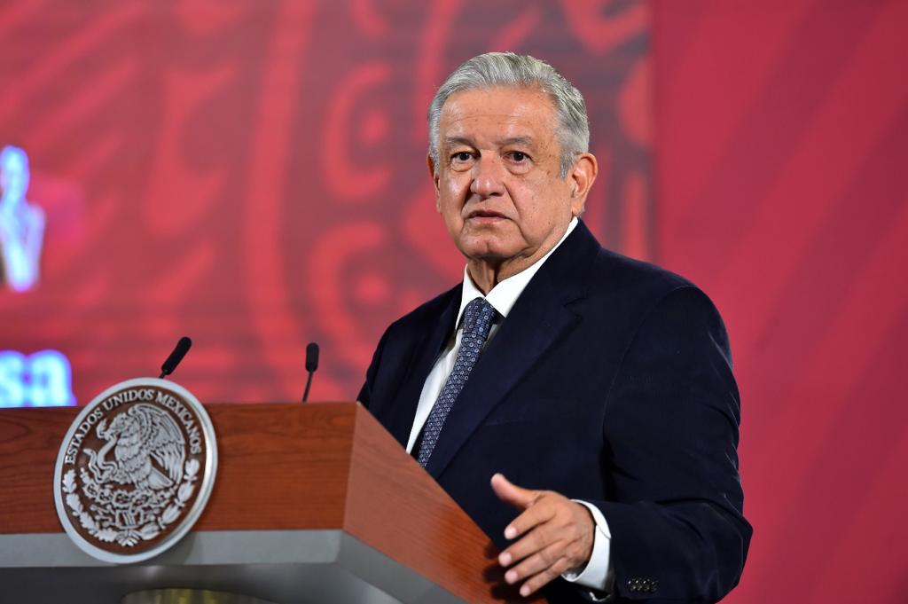 López Obrador destaca caída de flujos migratorios en frontera con EEUU robertocavada.com/internacionale… El presidente de México, Andrés Manuel López Obrador, destacó este lunes que el flujo de migrantes que llegan a la frontera con Estados Unidos se h...