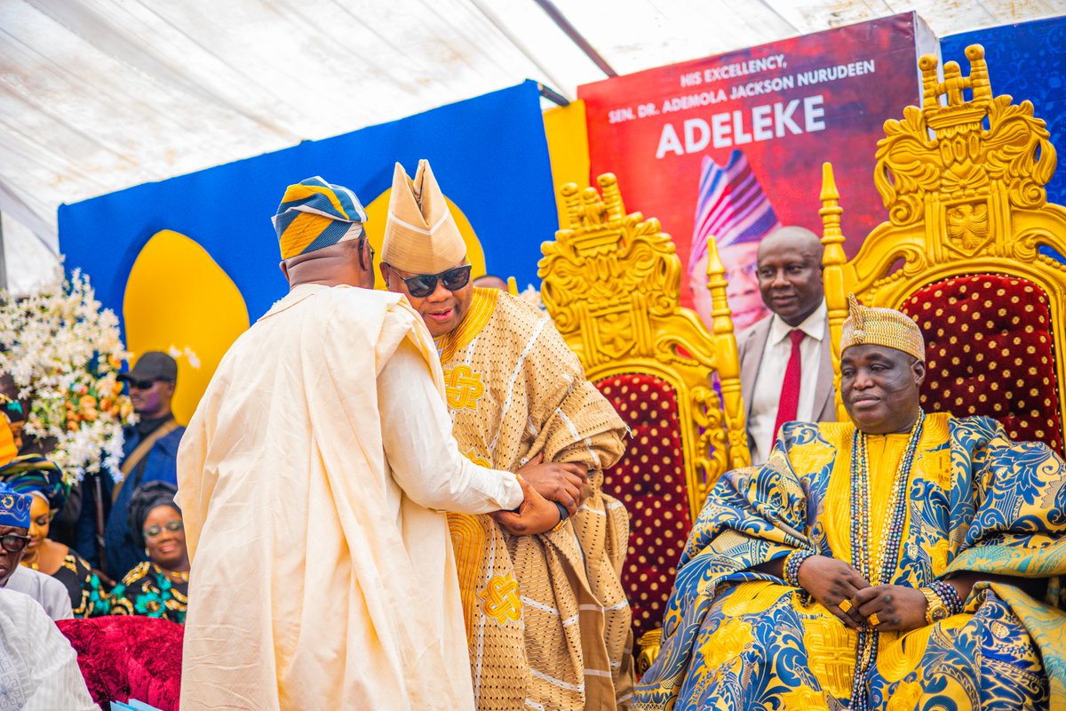 Happy birthday to my brother, His Excellency @AAdeleke_01 and many happy returns. We were in Osun State earlier today to celebrate with him as he was conferred the Asiwaju of Edeland by HRM. Oba Dr Munirudeen Adesola Lawal Laminisa 1 (the Timi of Edeland). May God continue to