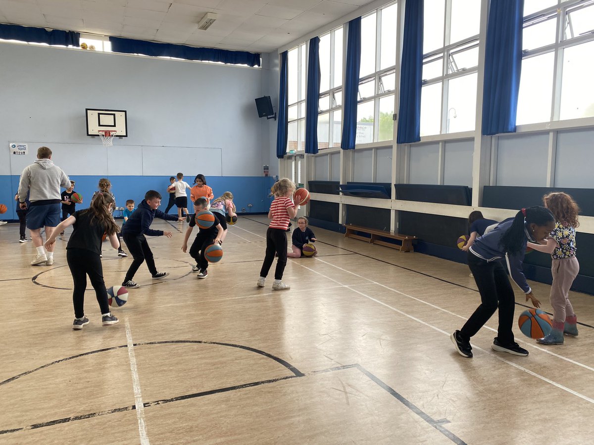 P4atCanalView's tweet photo. P4a had a super time with Jake @WestEdWarriors working on our basketball skills π We particularly enjoyed the shooting games! Well done to the last ladies standing πͺπΌ #HealthWeekCV #OnlyatCanalView https://t.co/8es1ZTNIpP