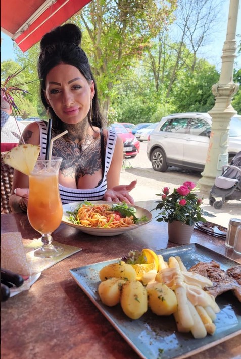 Würde eine geile Mittagspause mit mir deine Fantasien anregen? 😏💋 

PS: Komm in meinem kostenlosen Telegram-Kanal vorbei &amp; lass dich von mir verwöhnen!

#mittag #pasta #verwöhnen #sexy #camgirl