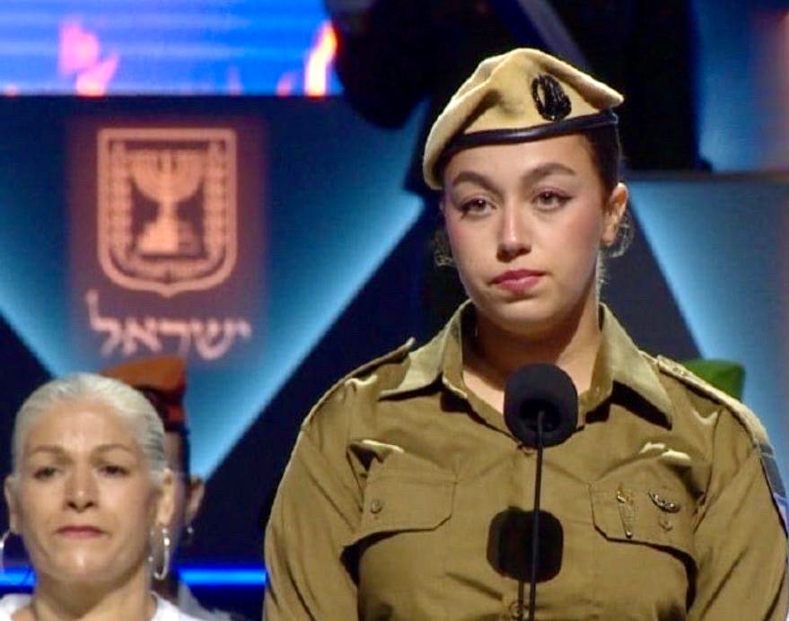🚨🇮🇱 *Corporal Uri Magidish, the observer who was kidnapped and released by the security forces, lit a torch in honor of her friends who are still held by Hamas*

*JBN*
#YomHaZikaron 
#RemembranceDay 
#MemorialDay