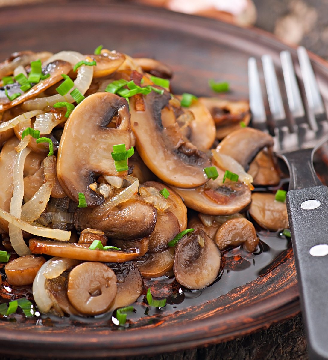 Discover the power of #mushrooms for a stronger heart and #health! 🍄 Known for lowering #cholesterol and regulating #bloodsugar levels, these versatile mushrooms are a must-have addition to your #diet
Enjoy them raw  and take advantage of all their benefits for a healthier life!