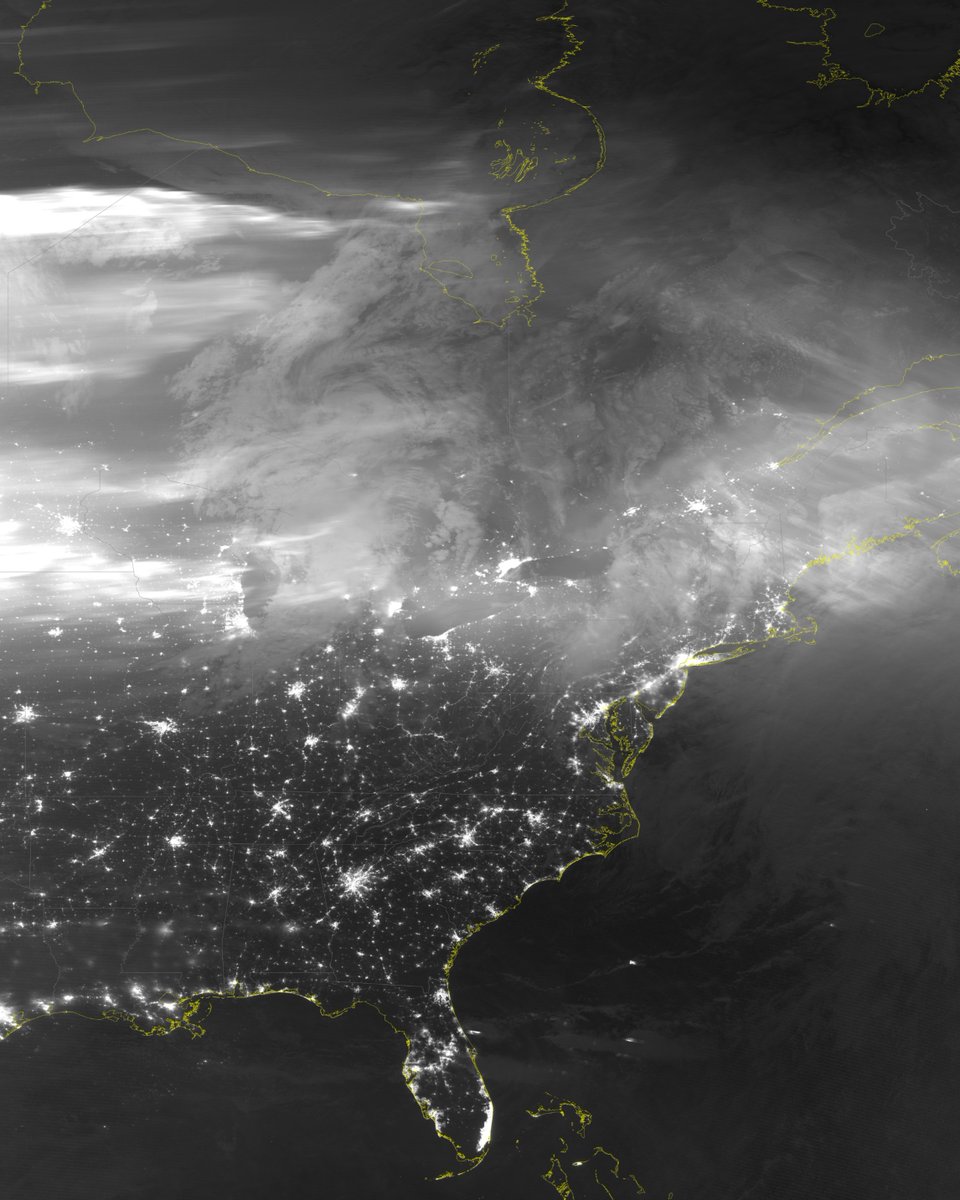 Take a look at this bright, dazzling display! ✨ The #NOAA20 satellite captured an image of an aurora borealis over Canada and northern U.S. at 2:58 a.m. EDT on May 11, 2024, after a strong geomagnetic storm. For a ground-level color perspective, see the next post! ⬇️