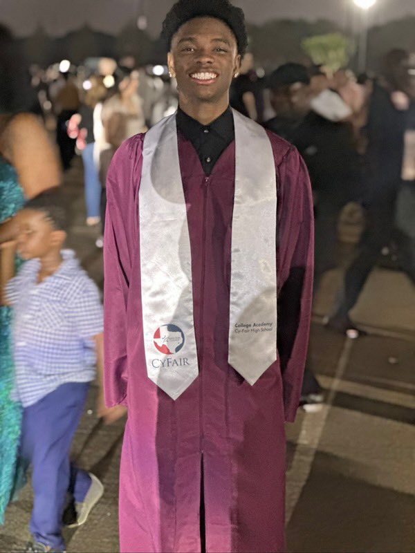 Congratulations to our Senior Guard DeMarcus Howard for earning his Associate’s Degree through the Lone-star college academy. Hard work pays off. #BFNDbasketball