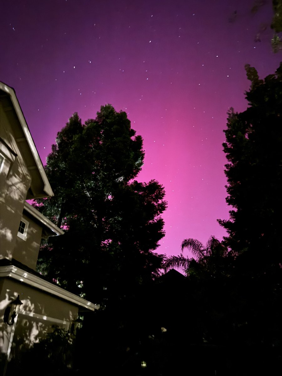 Harrisonfresh's tweet photo. @NWSBayArea Friday Night Space Weather Chico CA https://t.co/YYxwjwt6kw