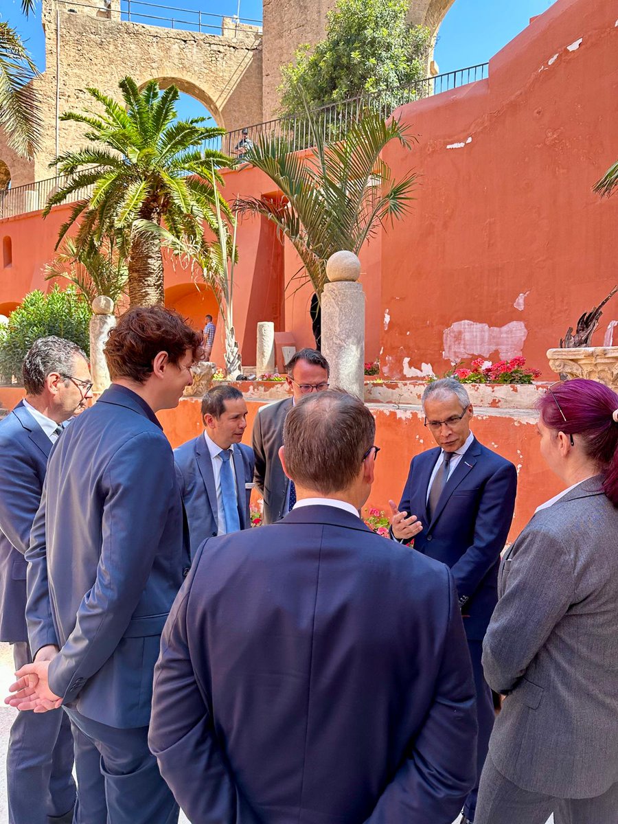 Briefing de la délégation française 🇨🇵 du @MinistereCC, l'OCBC et la Mission archéologique française venue partager son expérience à #Tripoli sur la lutte contre le trafic illicite de biens culturels

@AmbaFranceLibye @francediplo