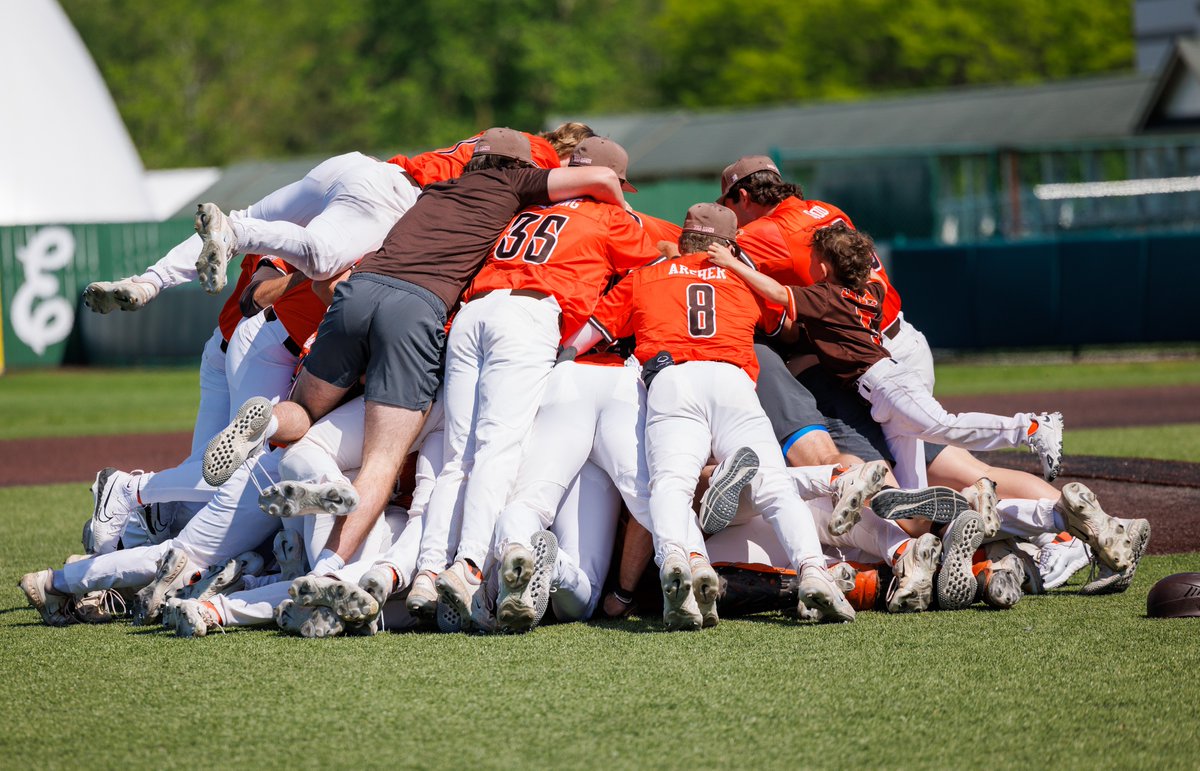 bgsu's tweet photo. 2024 #MAC REGULAR-SEASON CHAMPS 🏆

This @MACSports conference title marks the first for @BGSU_Baseball since the 2009 season! Go Falcons! 🙌

#MACtion | #AYZIGGY https://t.co/J7p6uOmOIV