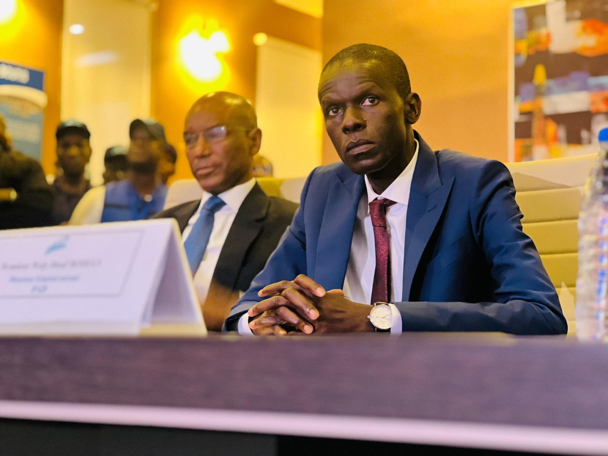maestrodiallo's tweet photo. 🛑#Passation_Service: M. WALY DIOUF BODIAN installé dans ses fonctions de Directeur Général du @portdakar
#MID #Senegal #Kebetu https://t.co/uwT4F4RWbG