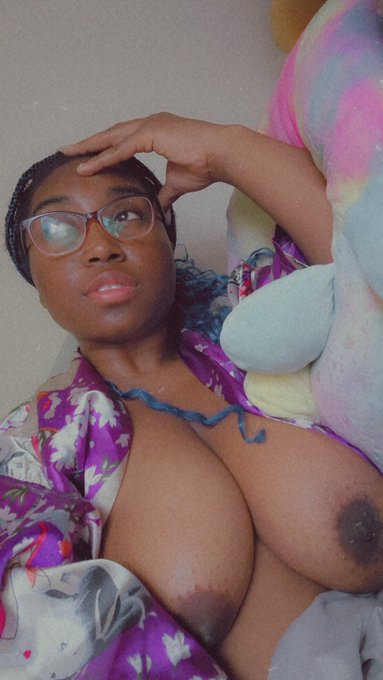 Tonight I'm coming back to chaturbate I can't wait to play https://t.co/RpBX0jraSa