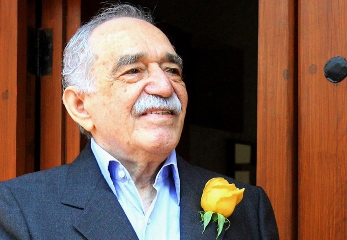 #GabrielGarcíaMárquez y su amuleto positivo con las flores amarillas: ow.ly/zuGI50REUjq