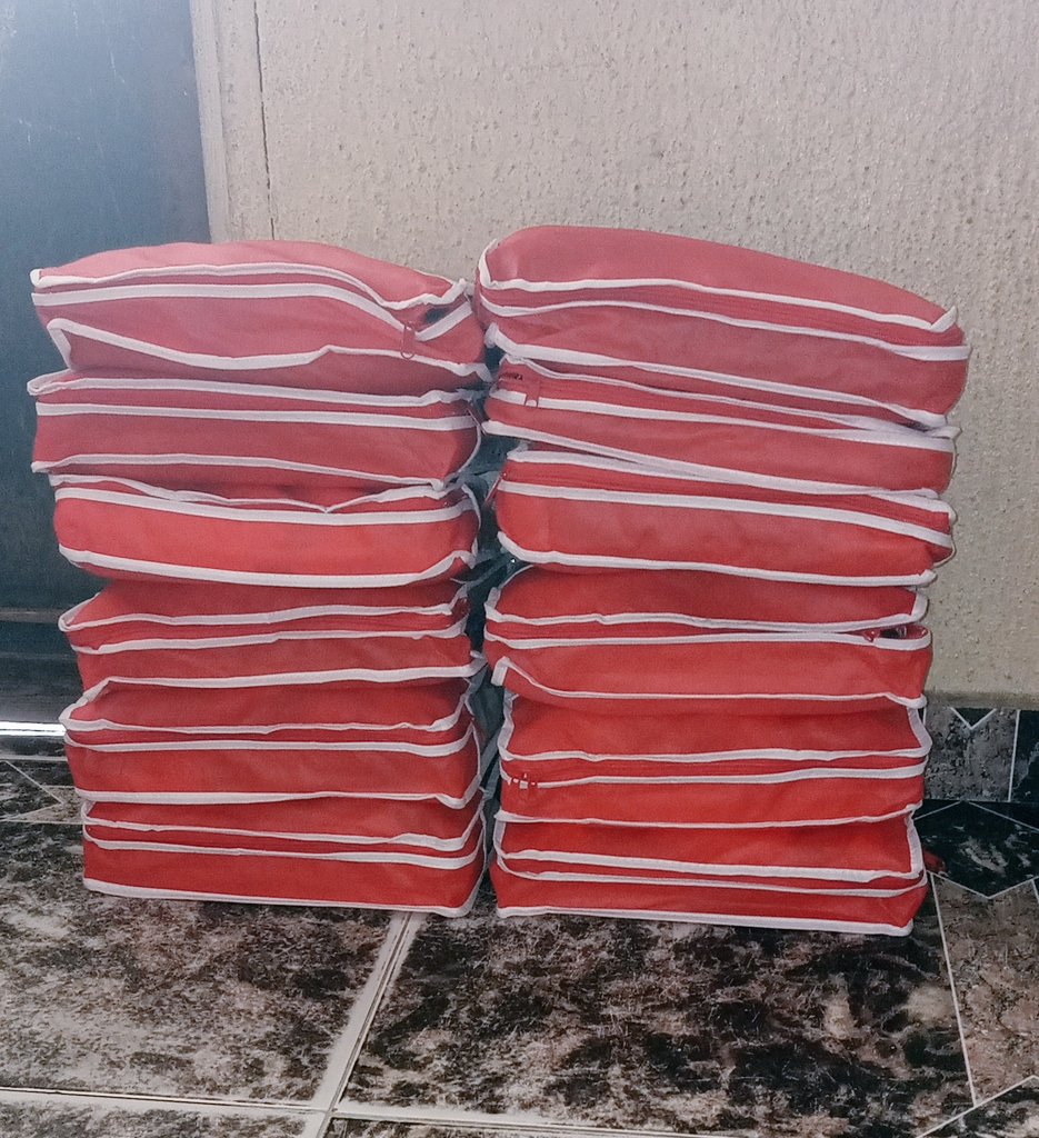 Good evening sir @steezy10_ Please I really need your patronage I want to sell out these bedsheets to sort out some pressing bills, I will appreciate of you can help me buy 3 or 5 to support me,You can gift to your loyal fans if you don't need it 🙏 11,500 God bless you sir🙏