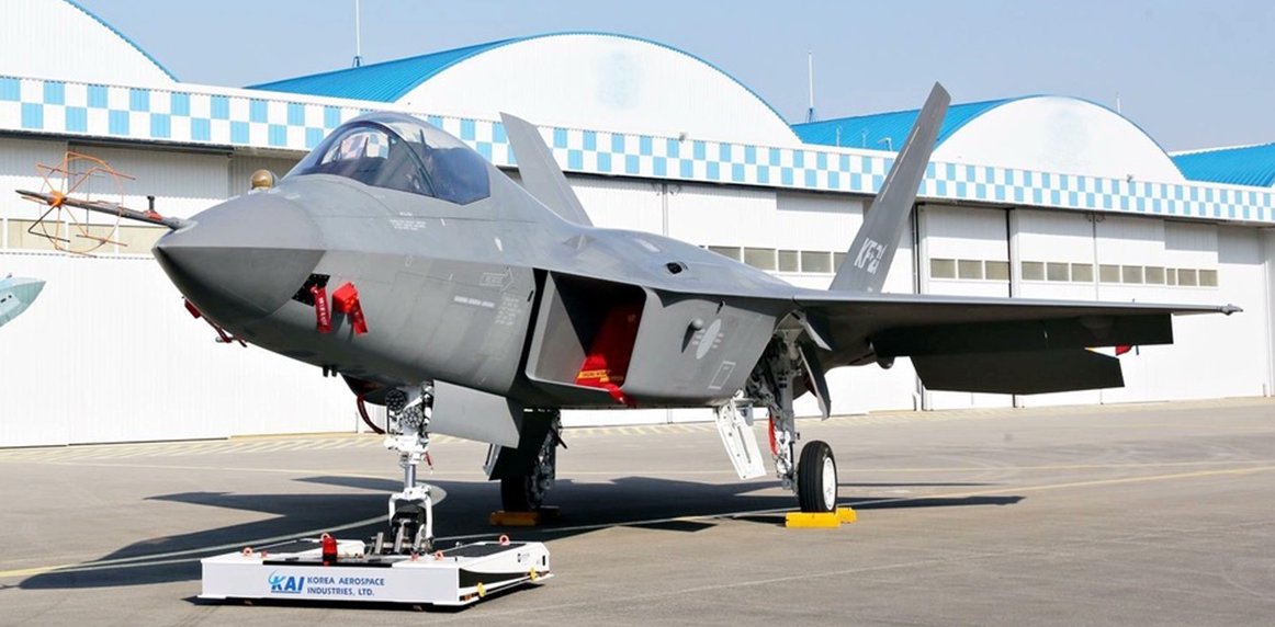 KDefenseInsight's tweet image. For all the KF-21 Boramae enthusiasts out there, buckle up! 🛩️ Here’s a thread on the major milestones this impressive jet has hit so far. #KF21Boramae #AviationHistory 🧵