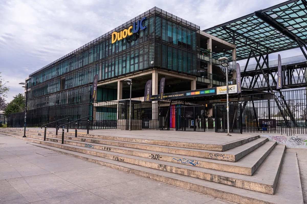 #ALERTA🚨| Insólito :

Concejo municipal de La Pintana de manera insólita rechazó la instalación de un DUOC en la comuna que beneficiaría a los estudiantes de la comuna.

Quienes se opusieron al proyecto educacional son concejales del Partido Comunista, Partido Socialista y