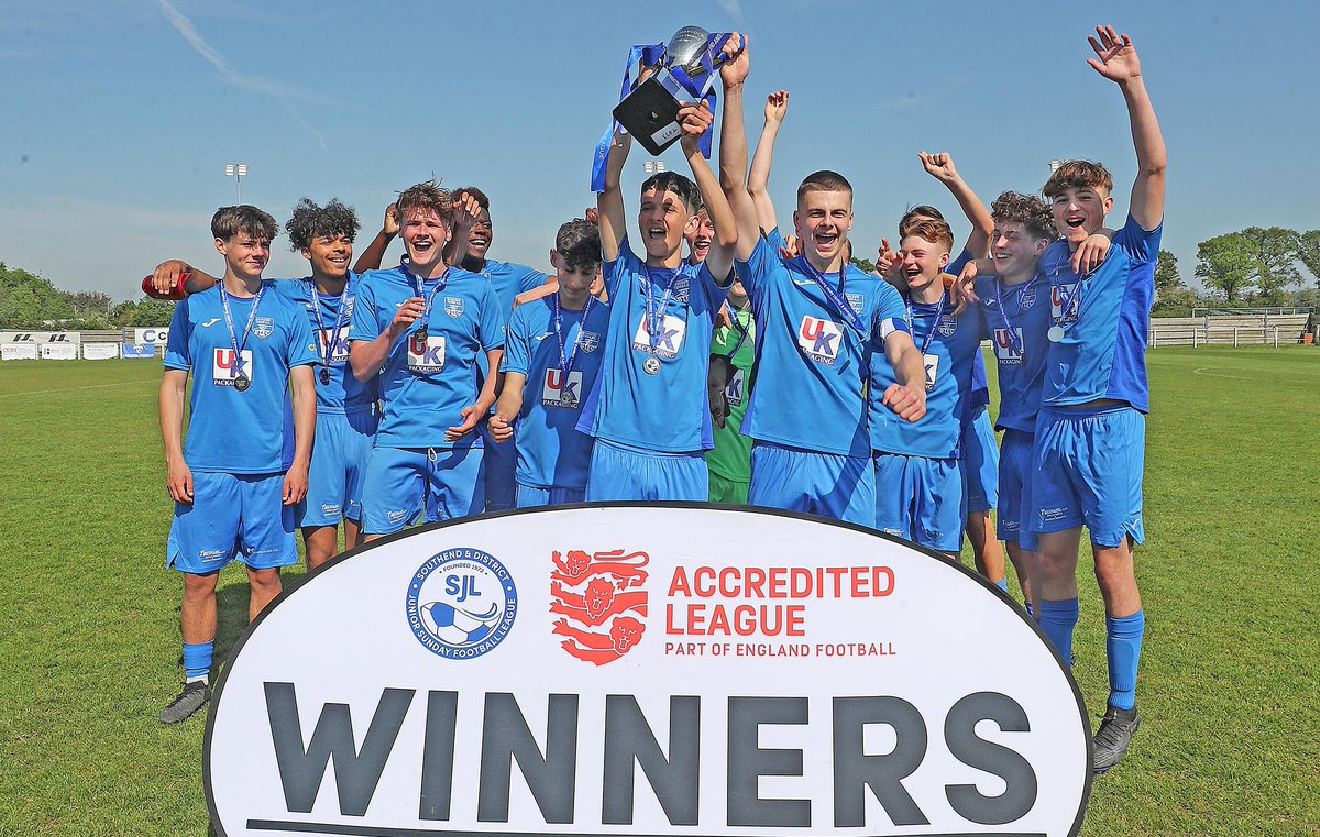 To view a selection of images from yesterday's SJL U'17s Final at @HullbridgeFC between @BasildonTownFC and @CatholicUtdFC visit nickyhayes,com #LovePhotography