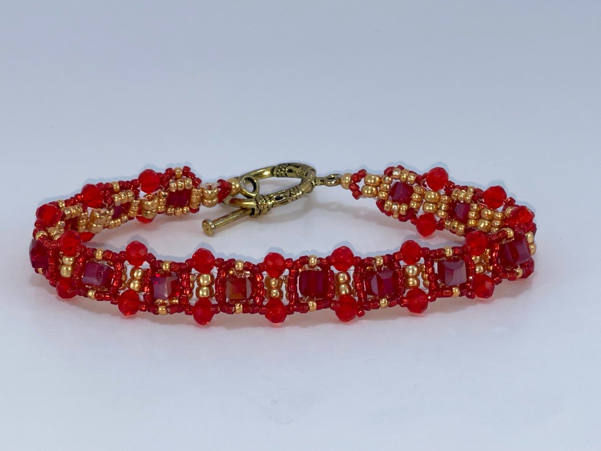 Check out our Candy Red at wix.to/1sD76ru
#checkitout #cubebeads #seedbeads #toogleclasp