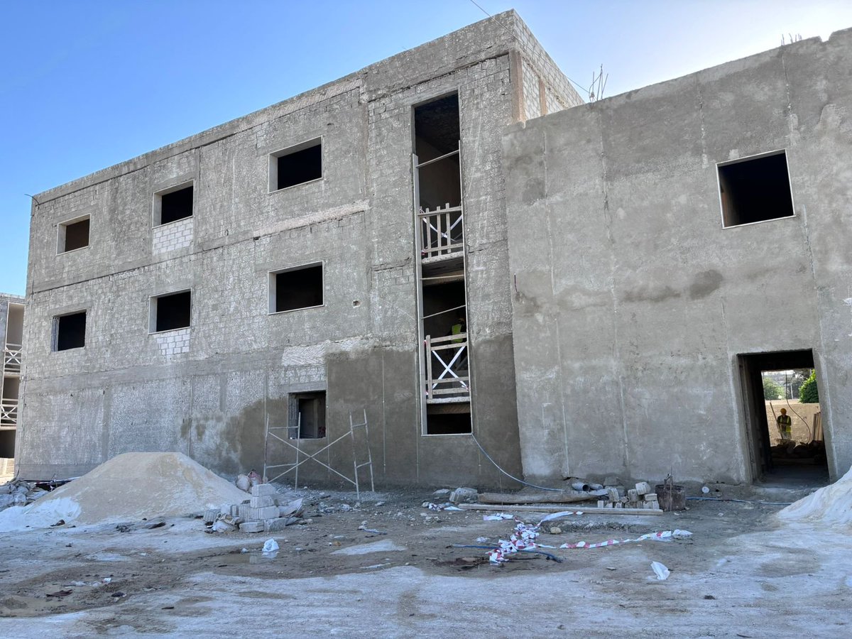 Douma Hospital, completely destroyed during the war, is now being rehabilitated by @WHO with support from #Japan and #Norway. I was given a tour of the site by several Syrian female engineers working for the company contracted to oversee the project. As an avid champion of