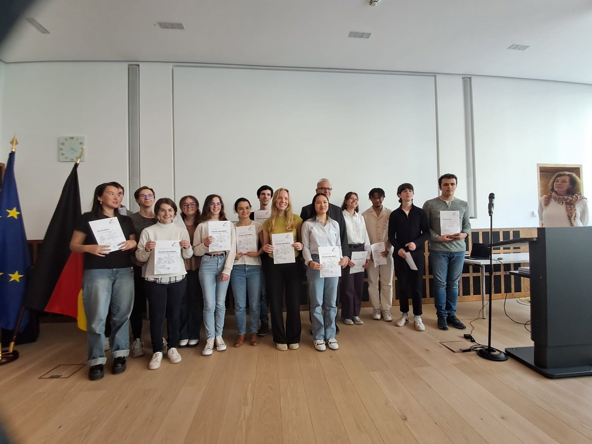 Lycée Blaise Pascal et les diplômés du dsd2 2024 à l'ambassade d'Allemagne ! Bravo à eux !