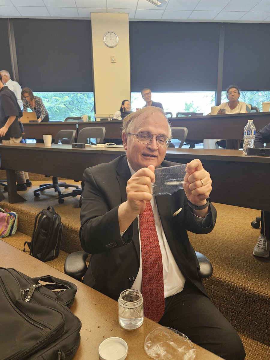 After an amazing talk, @NPeppas demonstrated a dry-annealed #PVA hydrogel, which is extremely tough.