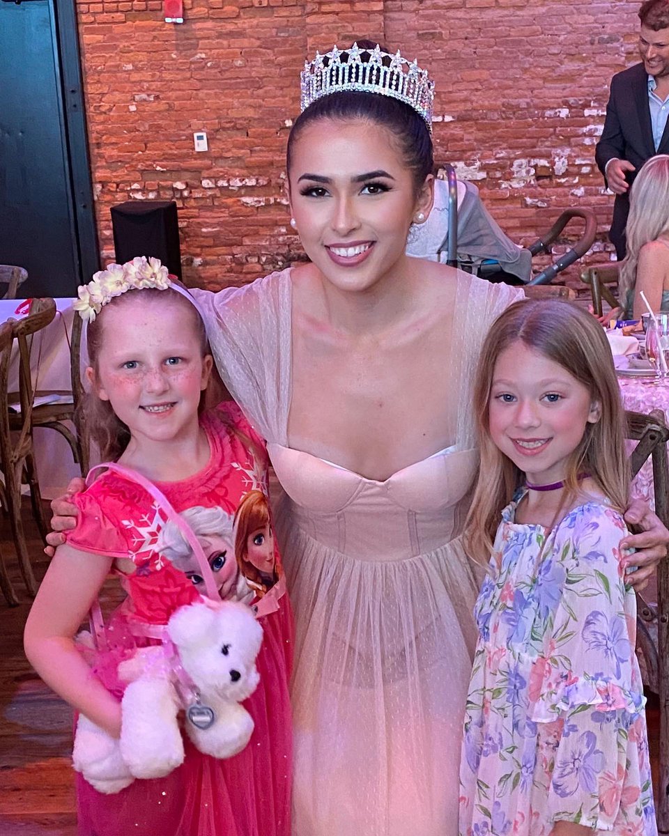 ClRembisz's tweet photo. Had an amazing time at the Mommy &amp; Me tea party, benefitting Redefining Refuge. An organization with a mission to save children from trafficking, exploitation &amp; abuse here in Tampa. Thanks to everyone in attendance, a staggering $230,000 was raised. 🧚🏼🌸🫖👑🦋 https://t.co/8v7UgPY868