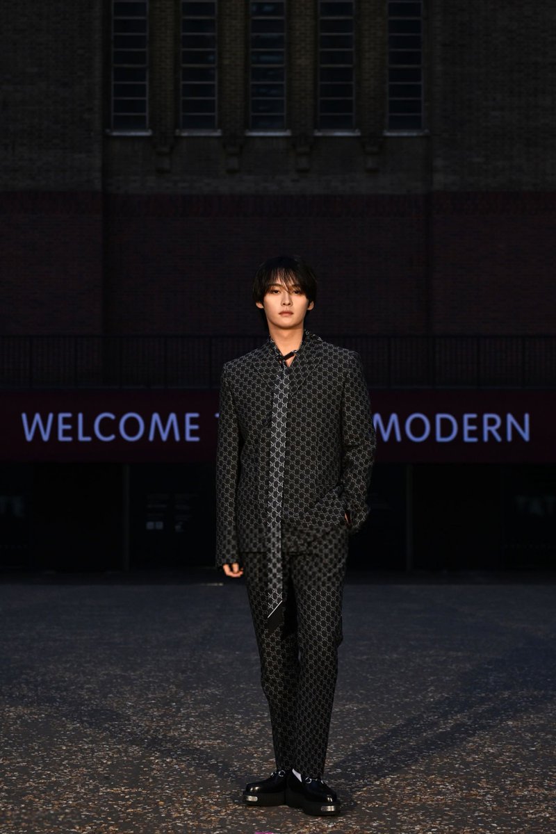 Lee Know at the Gucci Cruise 2025 Fashion Show.