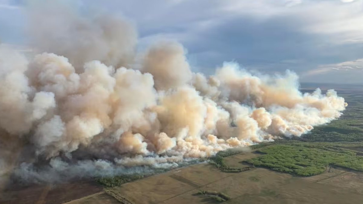 Minnesota officials have issued an air quality warning due to smoke from Canadian wildfires drifting across the state today. HEI's ongoing wildfire research offers valuable insights to aid affected communities. Learn more: tinyurl.com/5bb46na4 #AirQuality