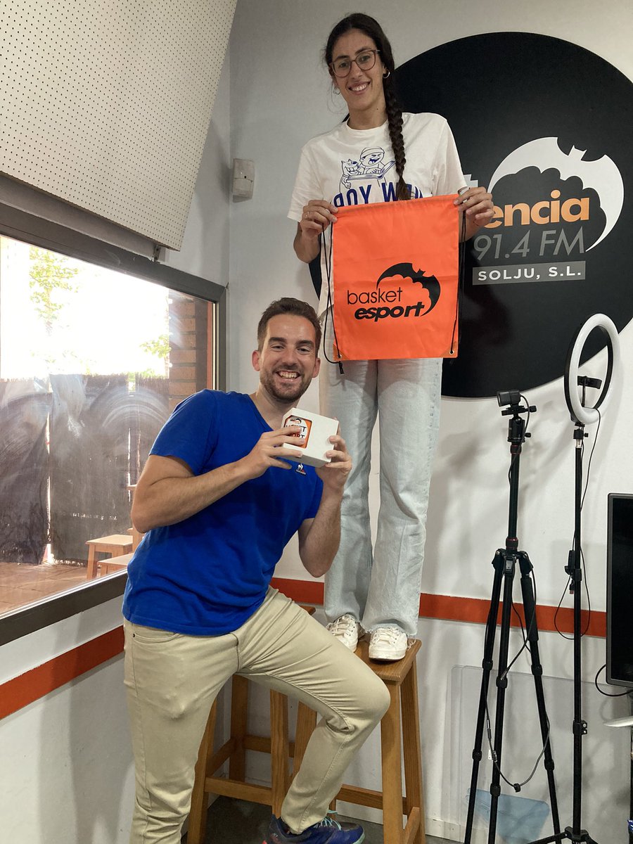 Ha sido todo un lujazo recibir en #BasketEsport a una auténtica crack como @MariaaConde

Un grandísimo rato de basket, más basket, y mucho más, ¡Muchas gracias por venir! 🏀🔝