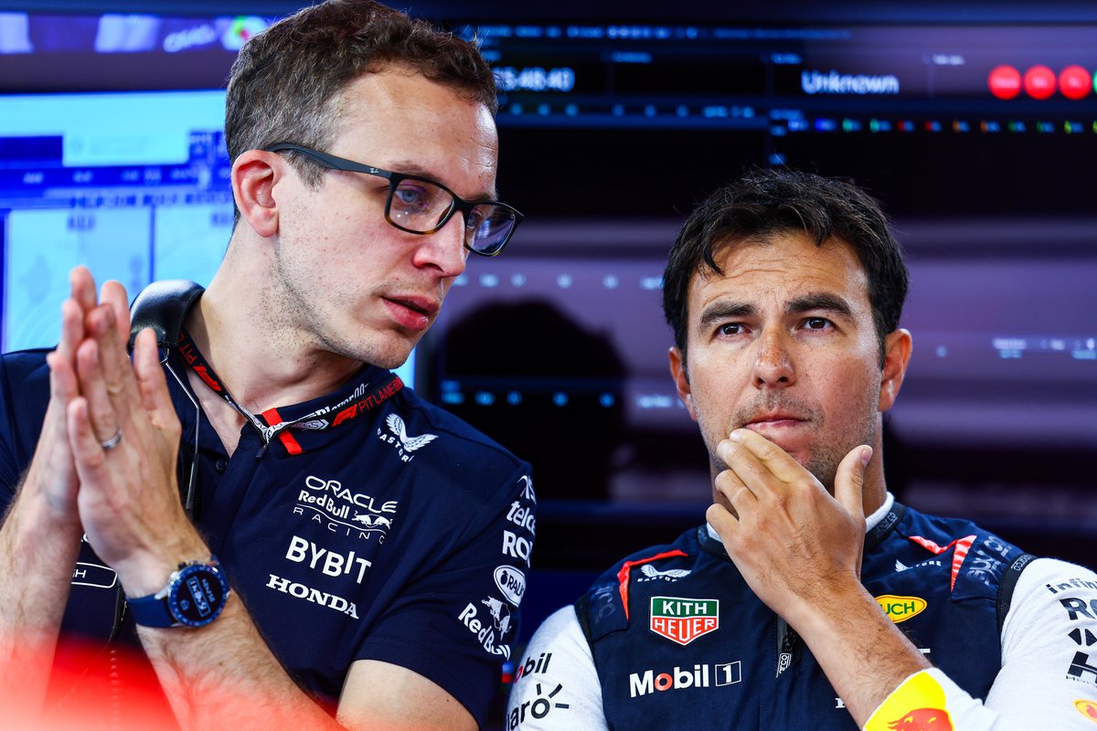 ATellodeMeneses's tweet photo. @redbullracing @SChecoPerez @Max33Verstappen @GettyImages With Hugh Bird’s limited setups, it’s hard to have PER back in victory, even podium,

Hoping we have more celebrations with #RennieIn and #BirdOut of PER garage. 

🥳 https://t.co/wKG1v6Gg1v