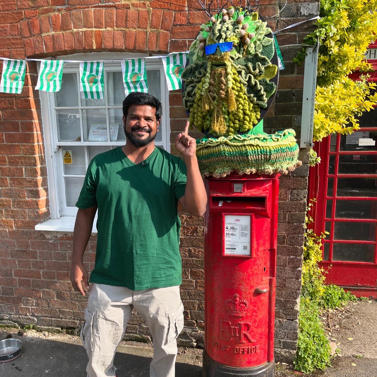 Avebury is the biggest stone circle in the world and the epic scope of it took @IamPraveenMohan by surprise. We are working on some videos about the site so watch out for those! Join me and Praveen at the @CosmicSummit24 in June. 

#praveenmohan #cosmicsummit #avebury