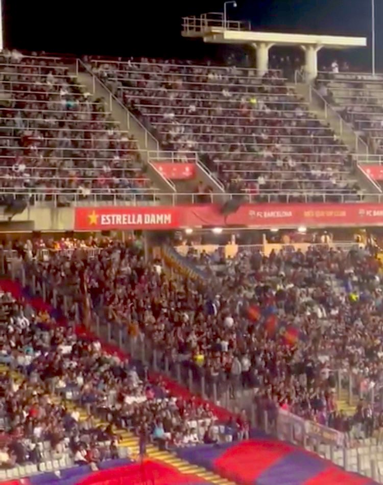 🚨 Torcedores do Barça em Montjuic gritam 'Barça, sim! Laporta, não!' Durante a partida.

E apoiaram VITOR ROQUE