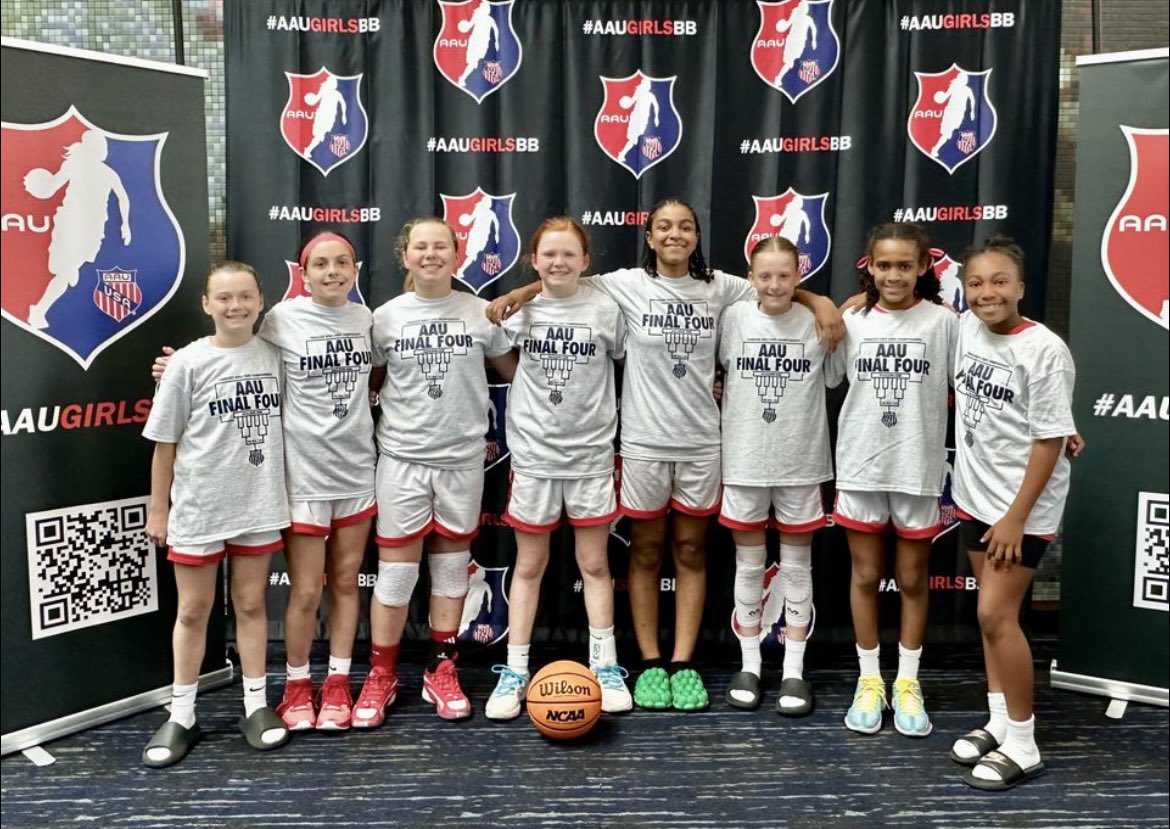 Can’t say how proud I am of these 4th & 5th grade girls🏀🔥 Our @TBWexposure 2031 Black squad is currently ranked #4 in the country‼️ This team has much to improve on but they’re tough as nails & are getting 1% better daily💯 Eager to watch this group develop together🙏🏻❤️