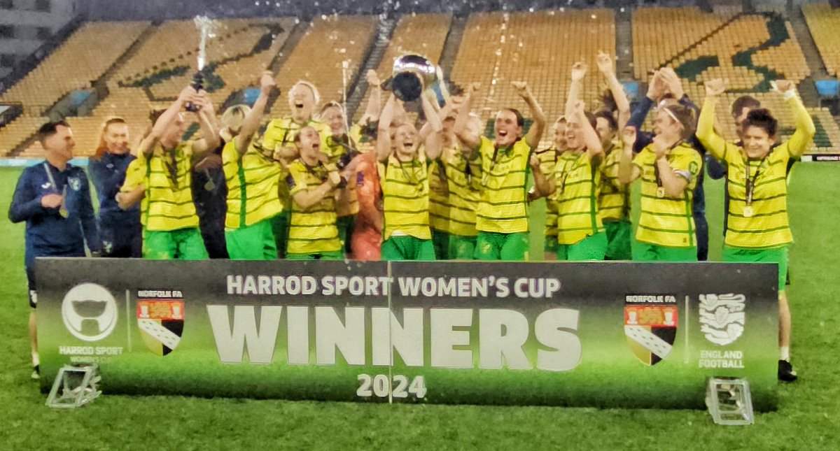 The @HarrodSport Women's cup champions 🏆 2023/24

@NorwichCityWFC 🏆

🔵⚪️ vs 🟢🟡

#HerGameToo #NorfolkFootball #CupFinal #NorwichCity #NCWFC #Wroxham