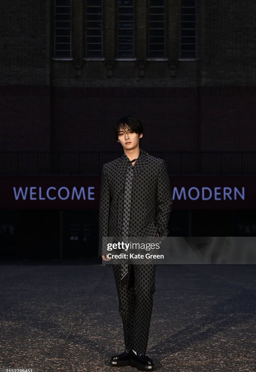 [Press Photos] Lee Know at the Gucci Cruise 2025 LEE KNOW AT GUCCI LONDRA #LeeKnowXGucci #GucciCruise25 #GucciLondra #LeeKnow @Gucci @Stray_Kids