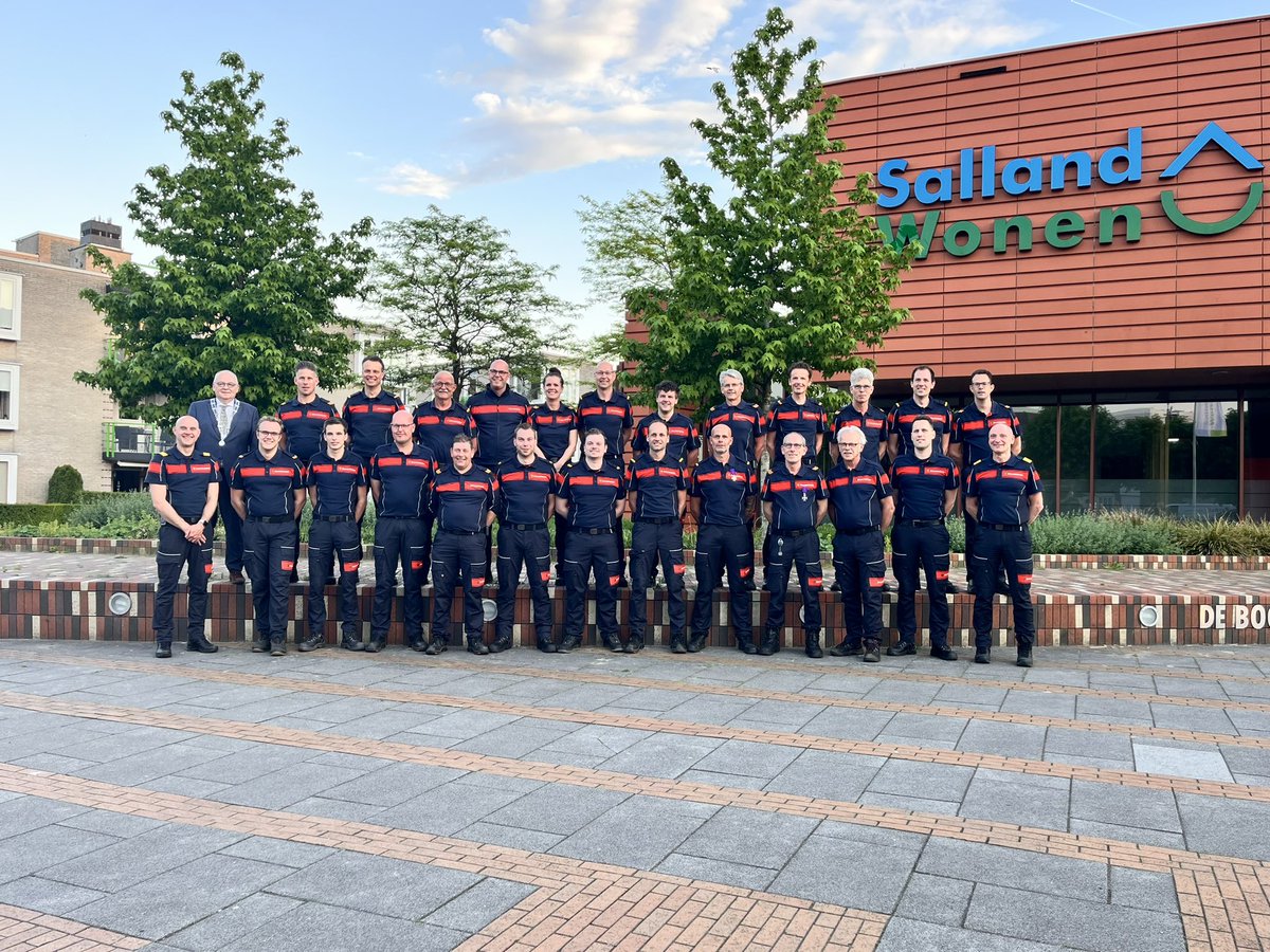 Terug van een hele gezellige korpsavond in #raalte. Met behulp van burgemeester <a href="/Arcohofland/">Arco Hofland</a> een tweetal collega’s in het zonnetje gezet. #topcollegas