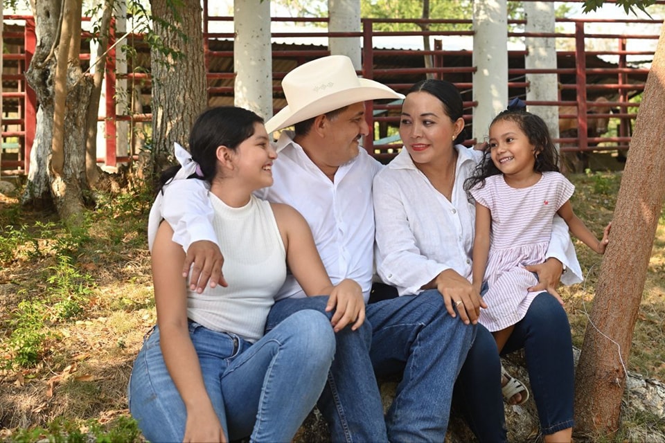 La familia es todo lo que necesitamos para iniciar bien la semana, a seguirle dando con todo.

#Pochutla #PorLasFamilias