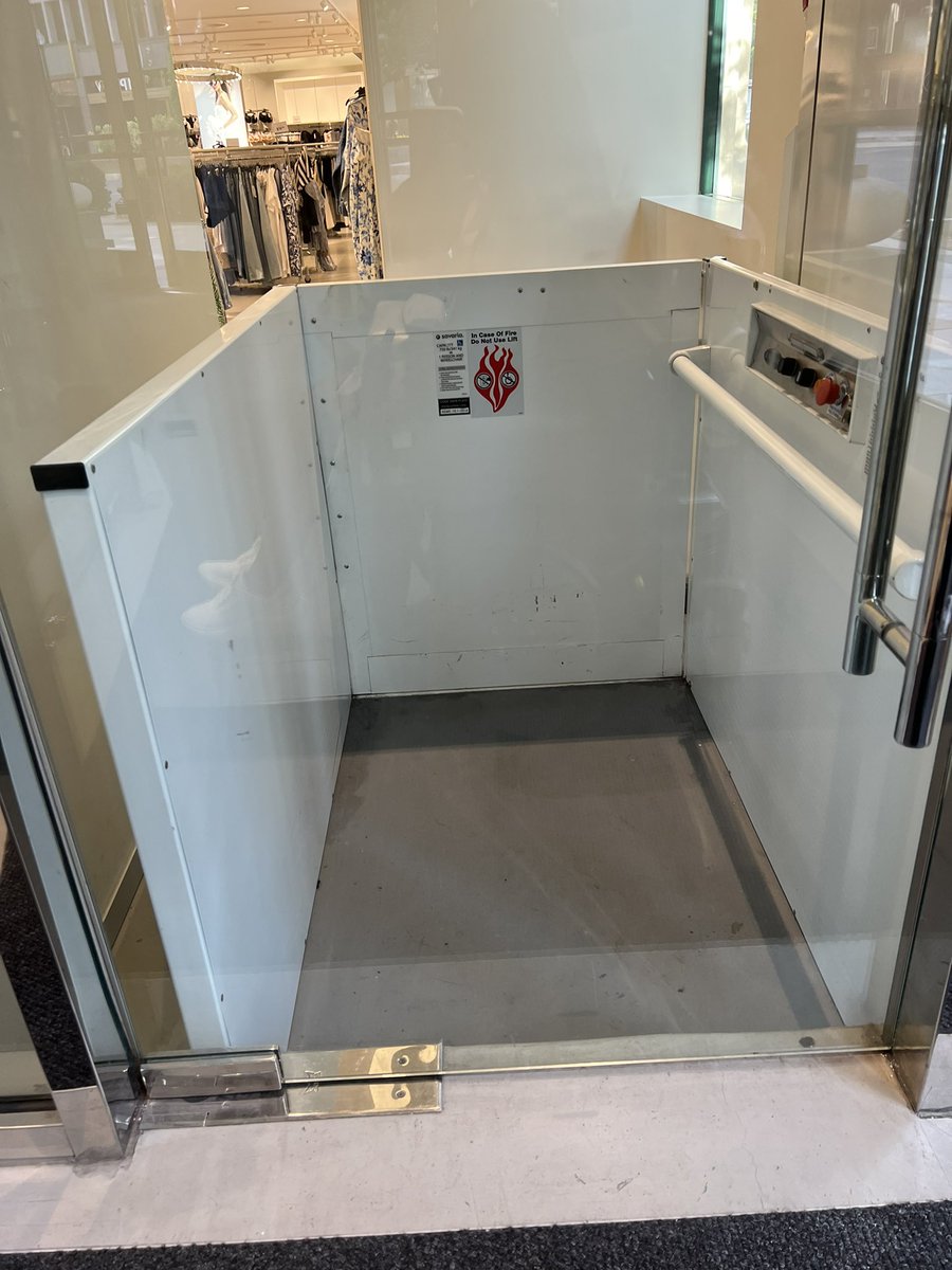 At @hm @hmusa at 1133 Connecticut Ave NW Washington, DC 20036 I find it really upsetting and ableist how I can’t even make a simple shopping trip bc no one in the store knows how to work this “accessible” elevator or won’t even try to figure it out. Disabled customers deserve…