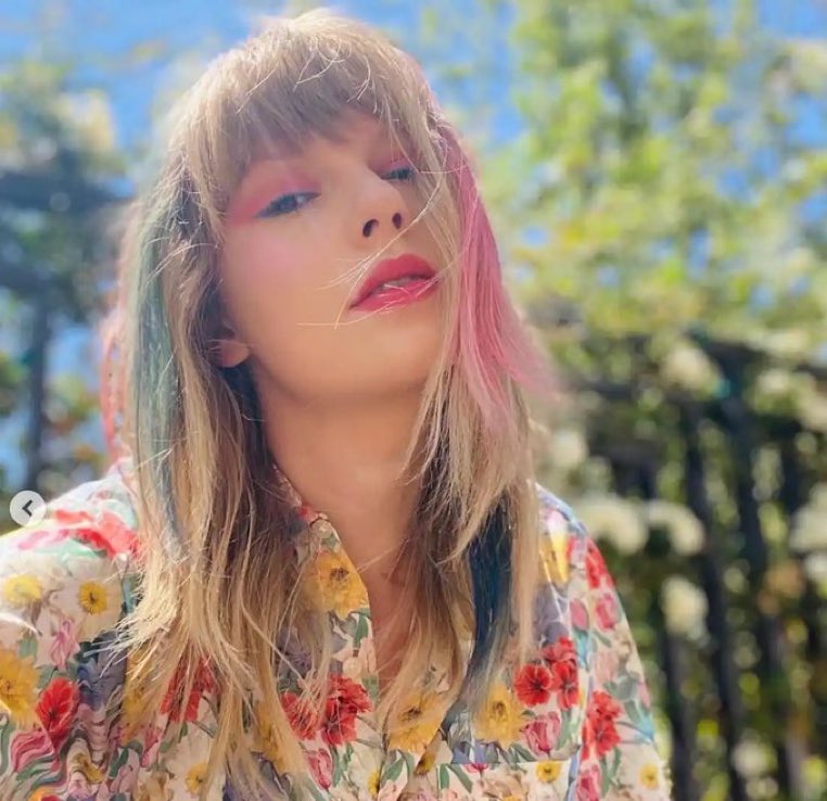 horrorlor's tweet photo. she was really an oat milk latte away from changing her pronouns to she/they https://t.co/pfMS6l0eH6