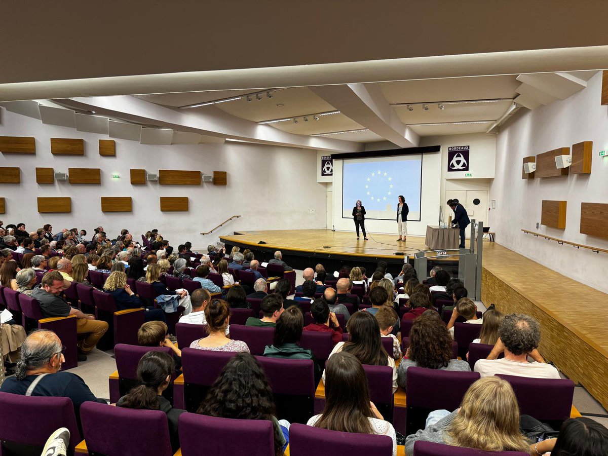 🇪🇺 À l’invitation de Gwenaël LAMARQUE, Directeur de la Maison de l’#Europe @Bordeaux , j’assiste à la 8ème cérémonie des prix qui récompensent des initiatives qui font vivre et aimer l’Europe. Celle de la #paix et du partage de nos #savoir-faire pour construire un #avenir commun.