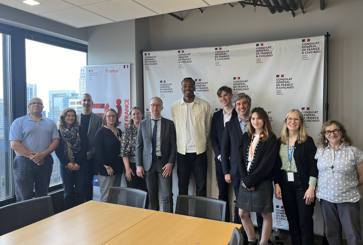 The team of the consulate was thrilled to welcome today 🇫🇷 basketball player and rising star ⭐️ Bilal Coulibaly @Bilaal_6 @WashWizards in Chicago for the @NBA draft lottery. He is a true inspiration for the new generation of athletes. #espritdusport #TeamFranceBasket