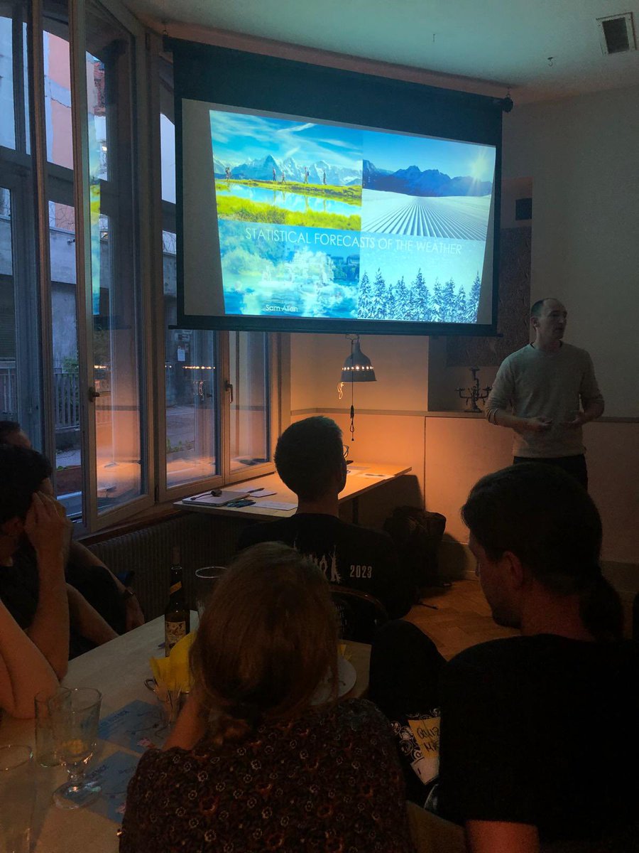 First night of @pintofscienceCH finishes in Obolles in Bern! Great talks about animal evolution, comets and weather forecasts models! Come and join us tomorrow and Wednesday for more amazing science! #pint24