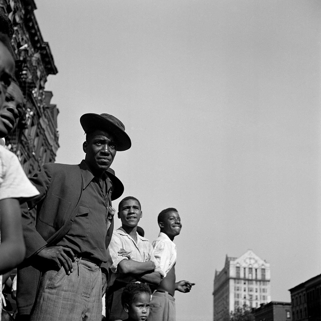 Untitled, Harlem, New York, 1948⁠
.⁠
.⁠
.⁠
#blackculture #blacklove #blackisbeautiful #socialjustice #freedom #endinjustice #speakup #speakout #blacklivesmatter #blm