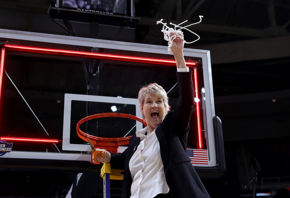 uiowa's tweet photo. Your impact is immeasurable and so is our gratitude. Thank you @IowaWBB coach, Lisa Bluder. https://t.co/uEytDvcVTZ