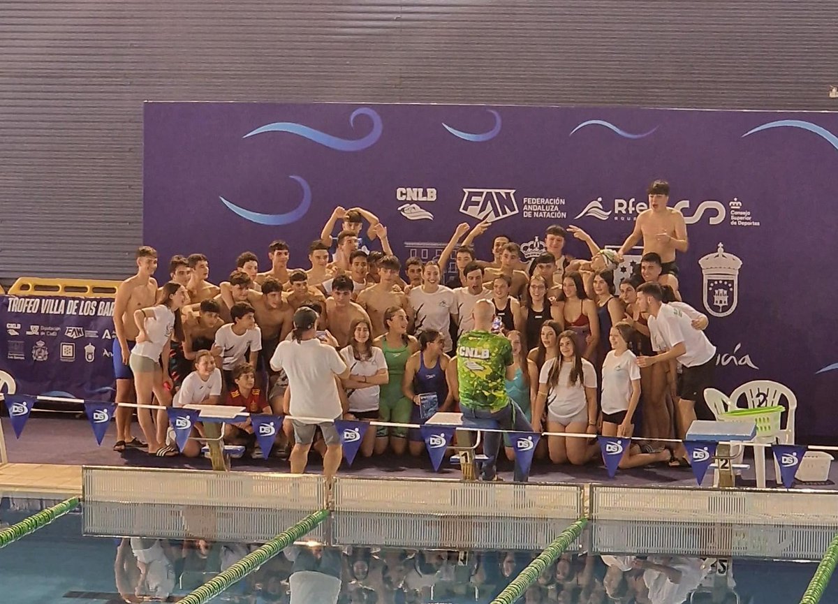 El CN Entrebahias🏊 formado por nadadores del CNJerez y CN Los Barrios se proclama campeón🏆 del V Trofeo Villa de los Barrios, con 15 podiums y 3 mínimas de España 👍💪
<a href="/radiojerez/">Radio Jerez - SER</a> <a href="/aytoJerez/">Ayuntamiento d Jerez</a> <a href="/diariodejerez/">Diario de Jerez</a> <a href="/OndaJerezRTV/">Onda Jerez RTV</a> <a href="/VIVAJEREZ/">VIVA JEREZ PERIÓDICO</a> <a href="/ODJerez/">Onda Deportiva Jerez</a>