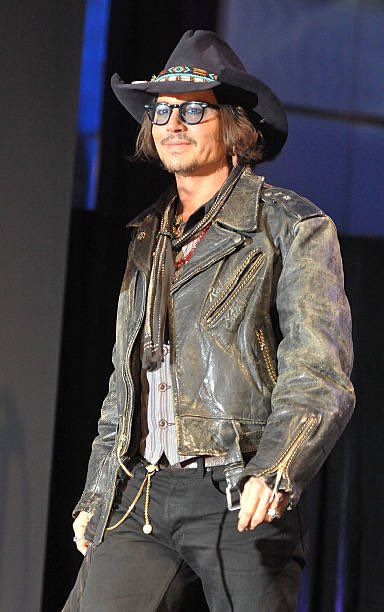 Johnny Depp - Dark Shadows press in Tokyo, Japan- May 13, 2010 (📸Toshifumi Kitamura).