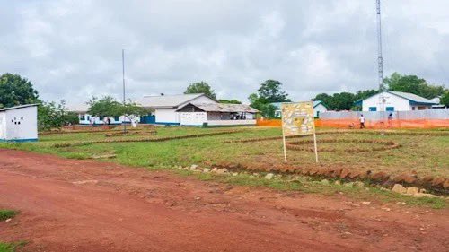 Centrafrique : l’hôpital de Paoua inaugure ses panneaux solaires 

corbeaunews-centrafrique.org/centrafrique-l…