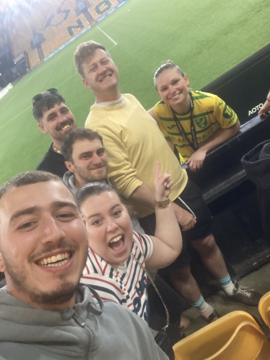 lpjackson9's tweet photo. @NorwichCityWFC Up the larko!!! @annalarkins https://t.co/sfUmtOp4GU