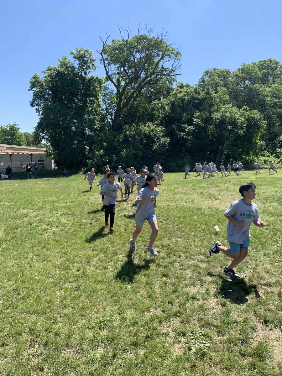 gbparkaacps's tweet photo. It was a beautiful day for a TIGER RUN! Our students celebrated SURPASSING our fundraising goal and so many smashed their lap goals! Thank you to all who donated to our amazing school! @AACountySchools https://t.co/rIlTxd2Dob