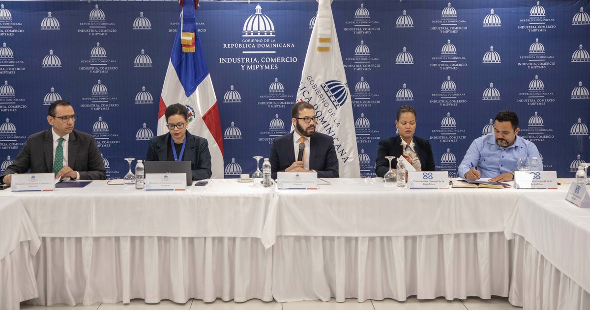 El Viceministerio de Comercio Exterior, realizó la Tercera Reunión de Trabajo del 2024 del Consejo Interministerial de Propiedad Intelectual, la cual contó con la participación de representantes de <a href="/ProcuraduriaRD/">Procuraduría General de la República Dominicana</a>, @ondarepdom, <a href="/OnapiRD/">ONAPI</a> , @agriculturard, @indotelrd,