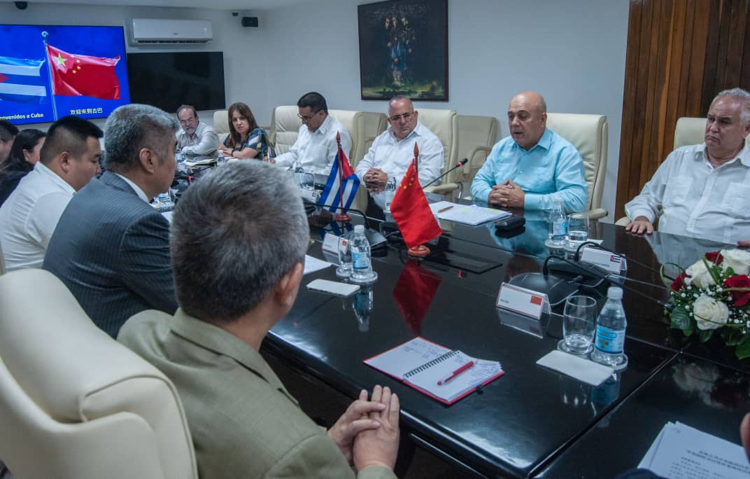 🇨🇳 🇨🇺/ Las relaciones entre los Partidos Comunistas de #China y #Cuba se afianzan. Así lo demuestra el encuentro de Roberto Morales Ojeda con la delegación del #PCCh.